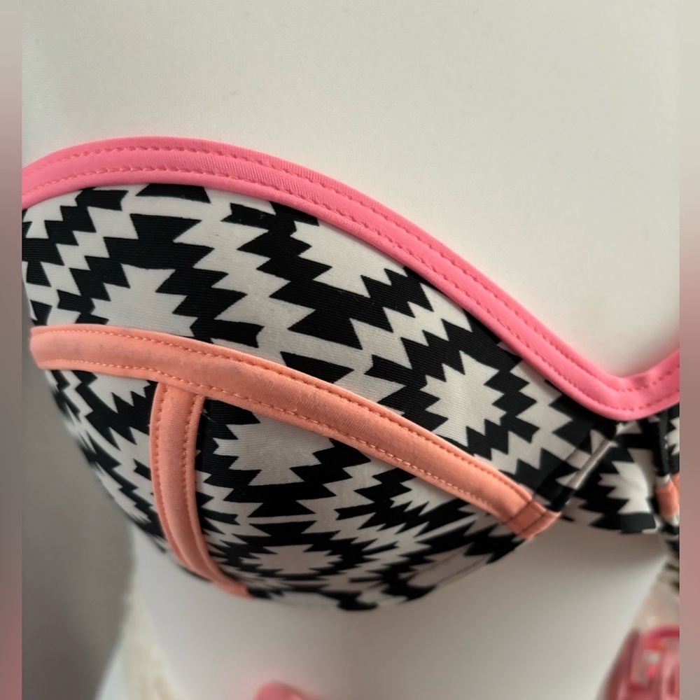Xhilaration | great used bikini swimsuit. Strapless, art deco. Sz medium on both - Picture 10 of 15